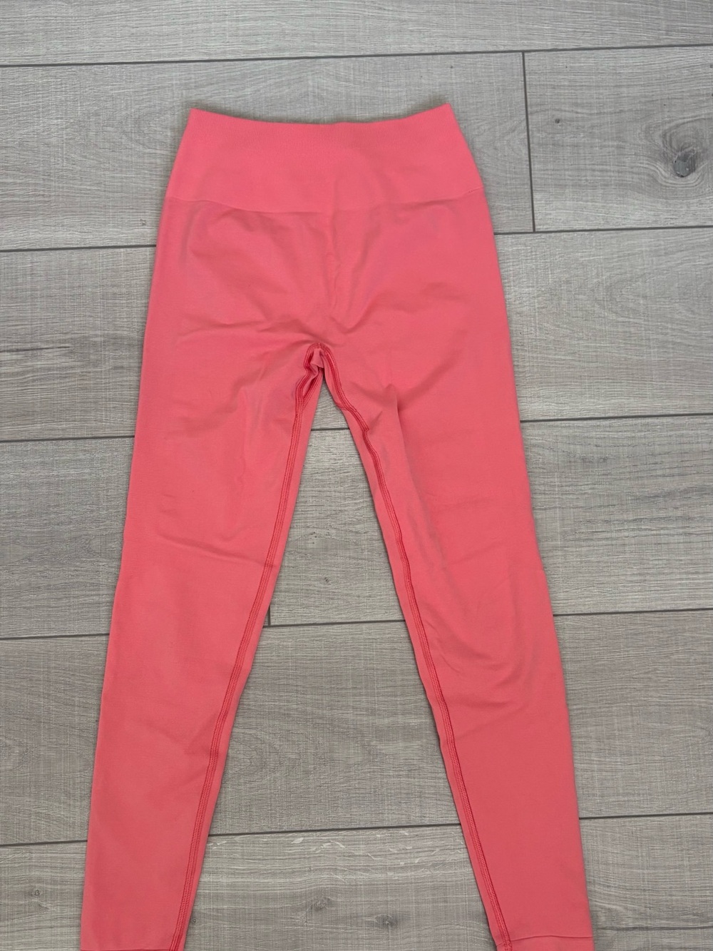 Alphalete High-Waisted Scrunch Leggings – Coral Pink, Size MEDIUM
